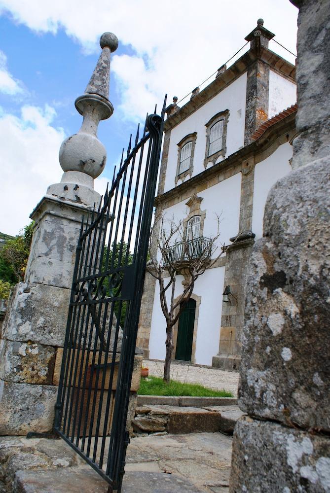 Casa Das Torres De Oliveira เมเซาฟริโอ ภายนอก รูปภาพ